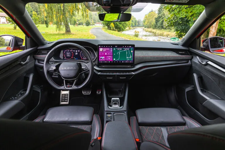 Skodas-octavia-rs-interior13