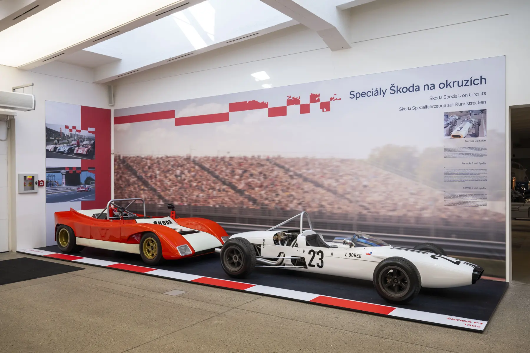 Monopostul Formula 3 și modelul Spider amintesc de automobilele speciale Škoda create pentru cursele pe circuit.