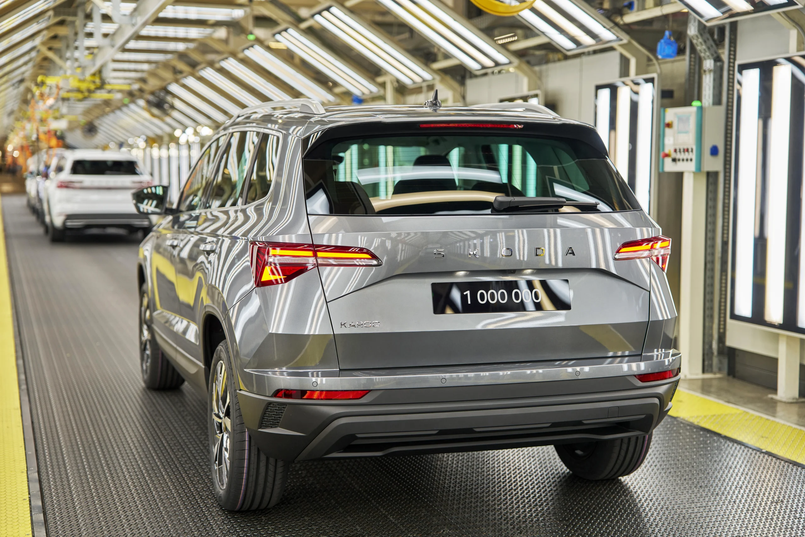 Škoda Auto Produce Modelul Karoq Cu Numărul Un Milion-imagine spate